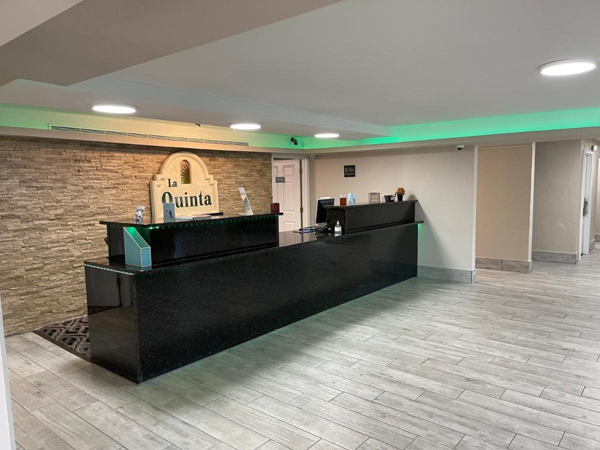 La Quinta Inn By Wyndham Indianapolis Airport Lynhurst Экстерьер фото