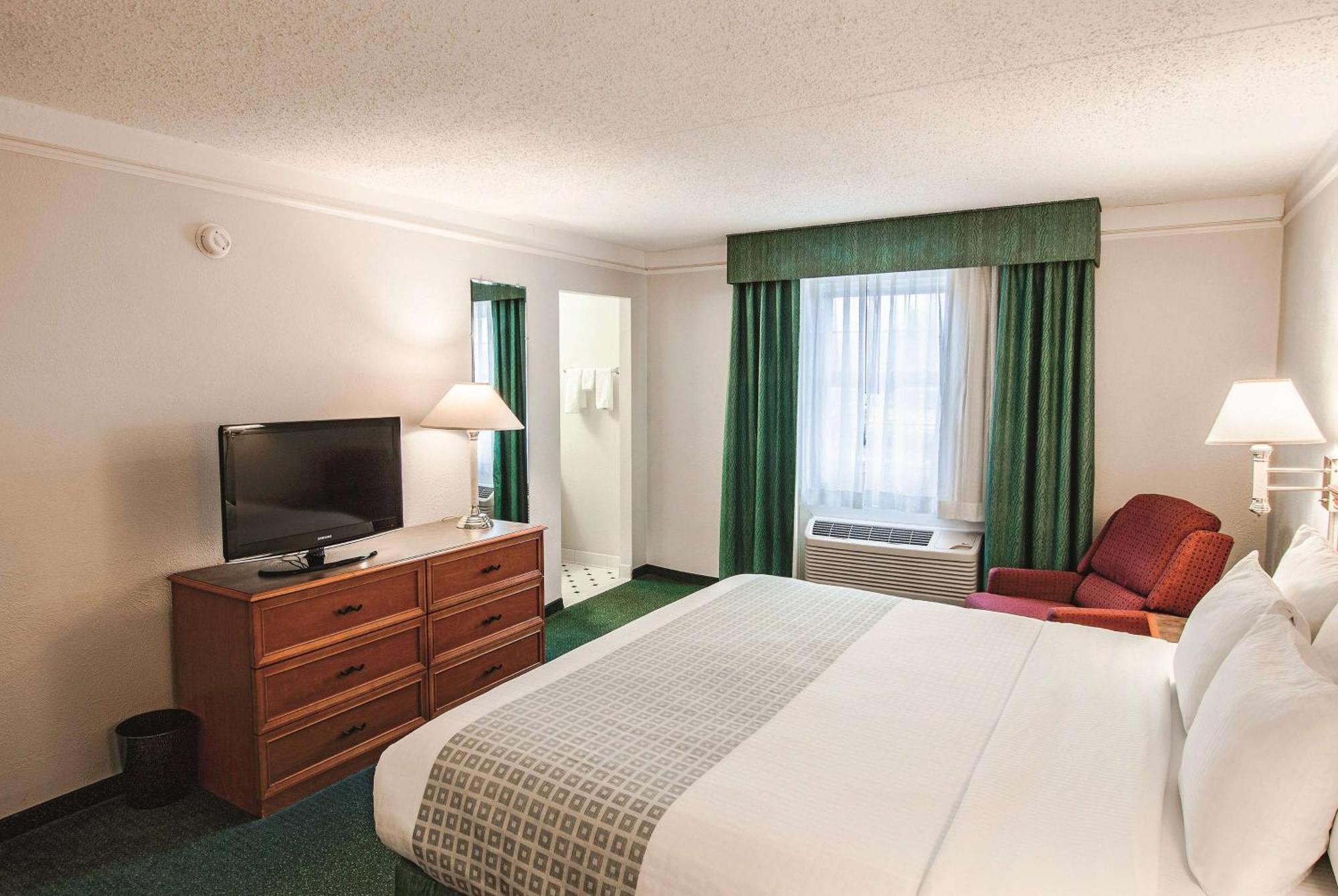 La Quinta Inn By Wyndham Indianapolis Airport Lynhurst Экстерьер фото