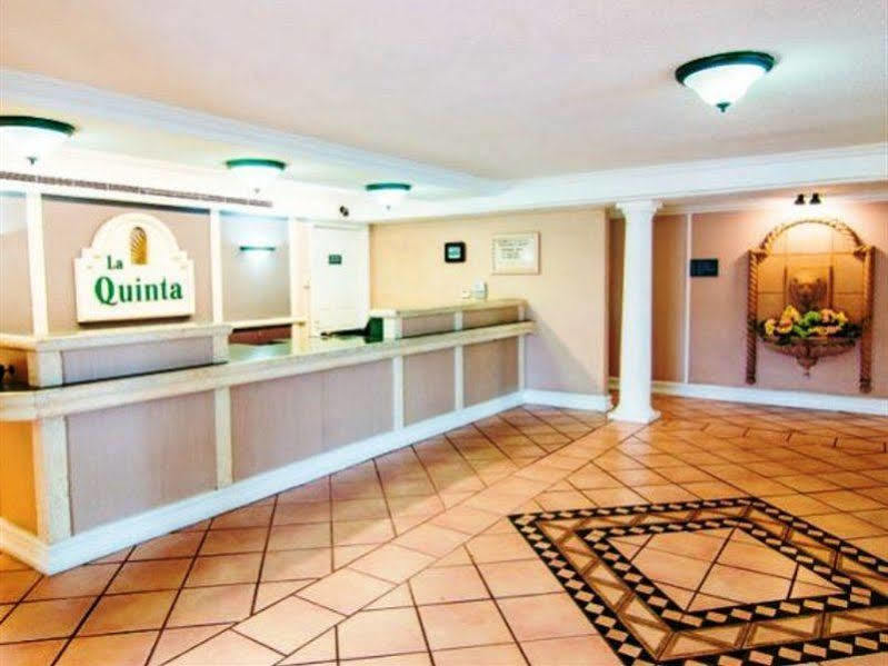 La Quinta Inn By Wyndham Indianapolis Airport Lynhurst Экстерьер фото